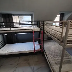  Hostel Lion